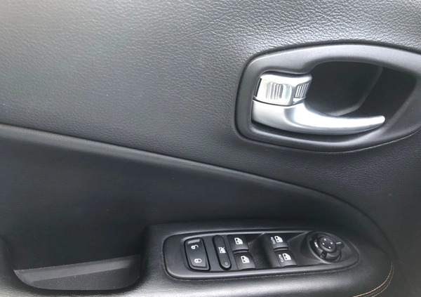 Jeep Compass cena 45000 przebieg: 73000, rok produkcji 2018 z Gubin małe 79
